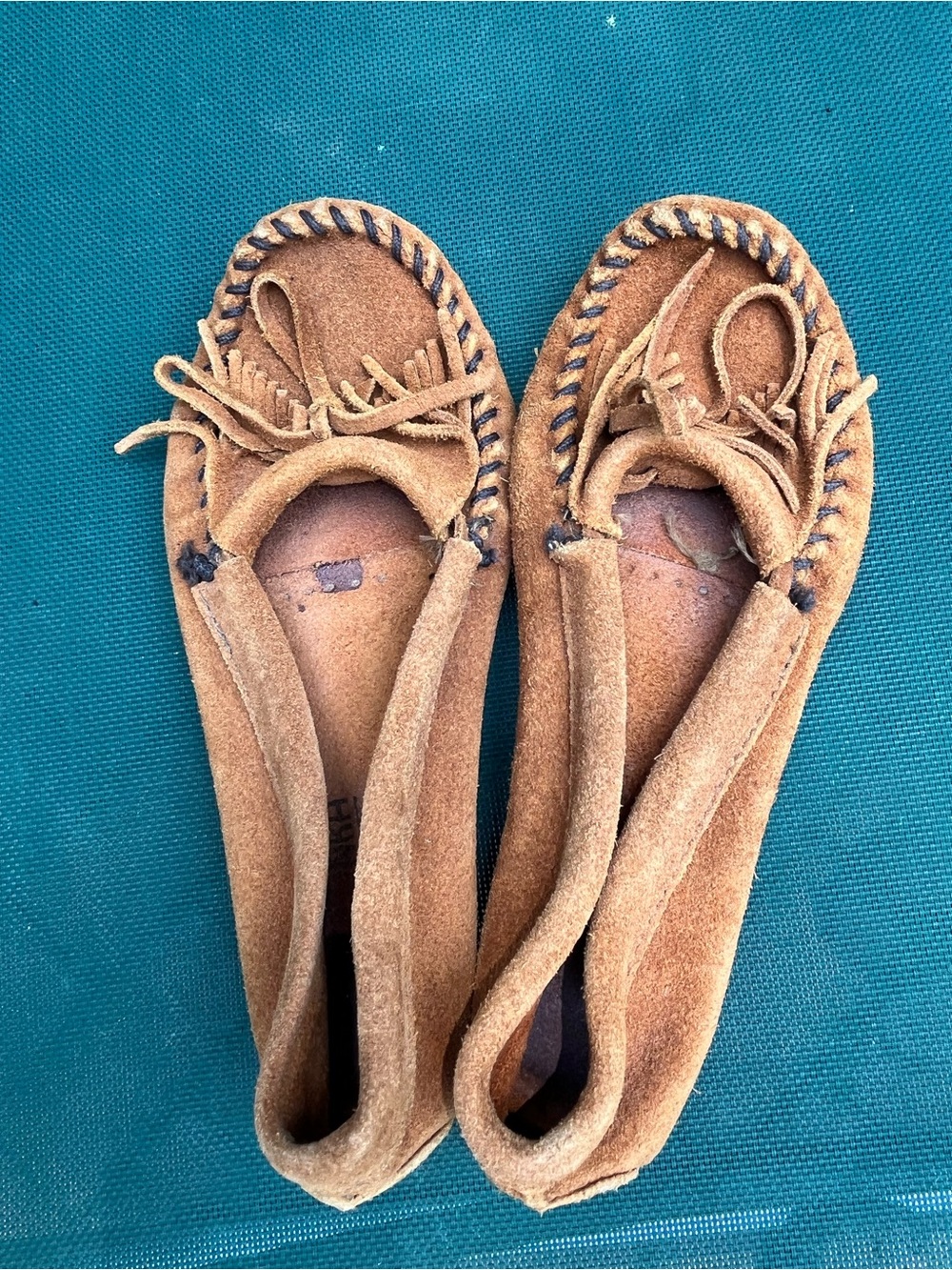 MINNITONKA Classic Suede Fringe Moccasin Flats in Tan SZ 5